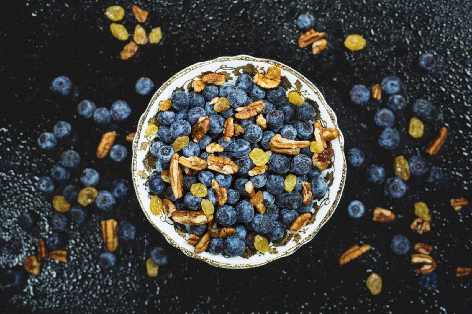 Photo by Tetyana Kovyrina: https://www.pexels.com/photo/top-view-photo-of-blueberries-2988229/