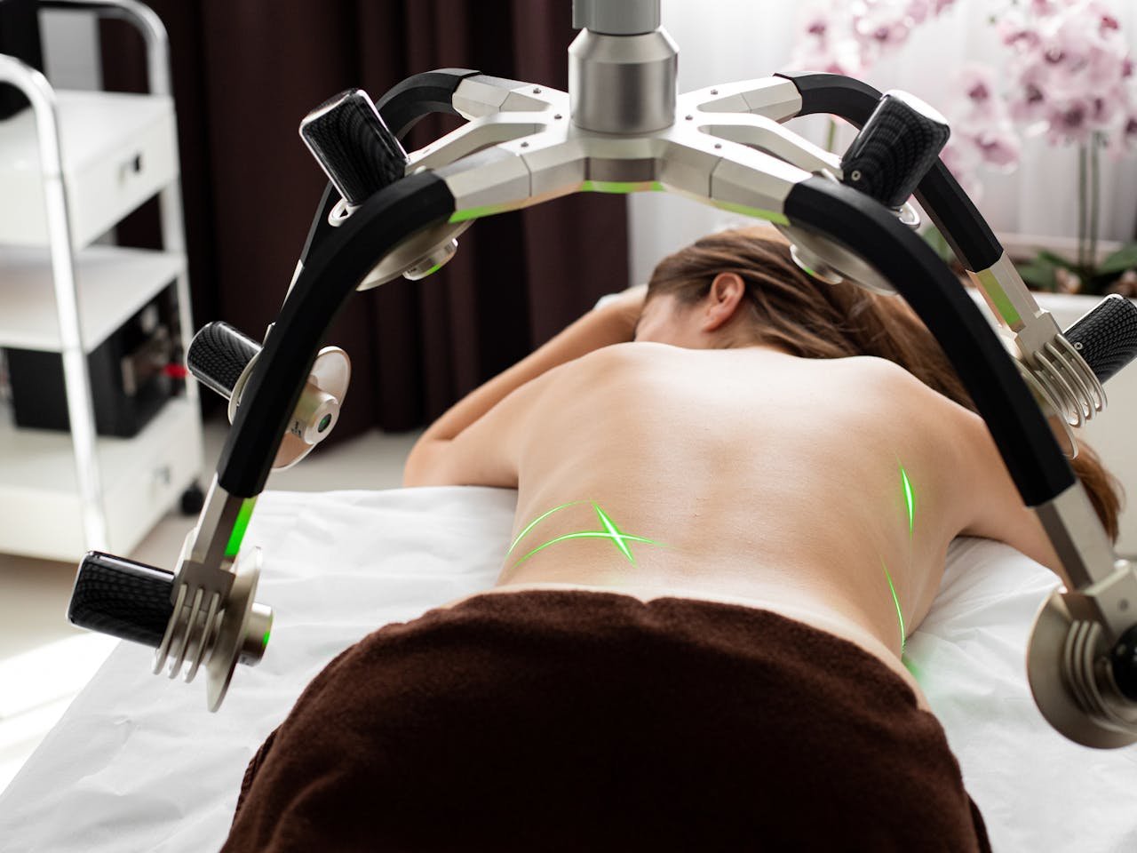 Photo by Dmitriy Ganin: https://www.pexels.com/photo/faceless-topless-woman-lying-under-machine-during-liposuction-procedure-7772641/