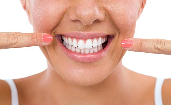 5 Tips to Whitening Your Teeth at Home