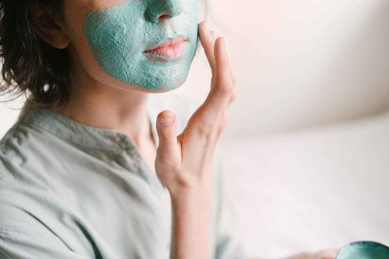 Photo by RF._.studio: https://www.pexels.com/photo/woman-putting-medicated-cream-on-her-face-3059404/